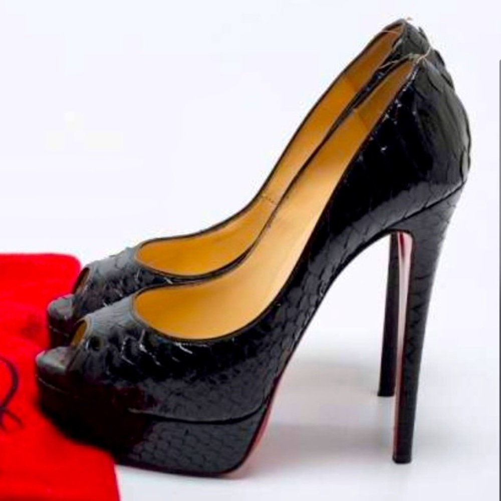 CHRISTIAN Louboutin very prive Python skin peep-pumps EU38.5 black patent.